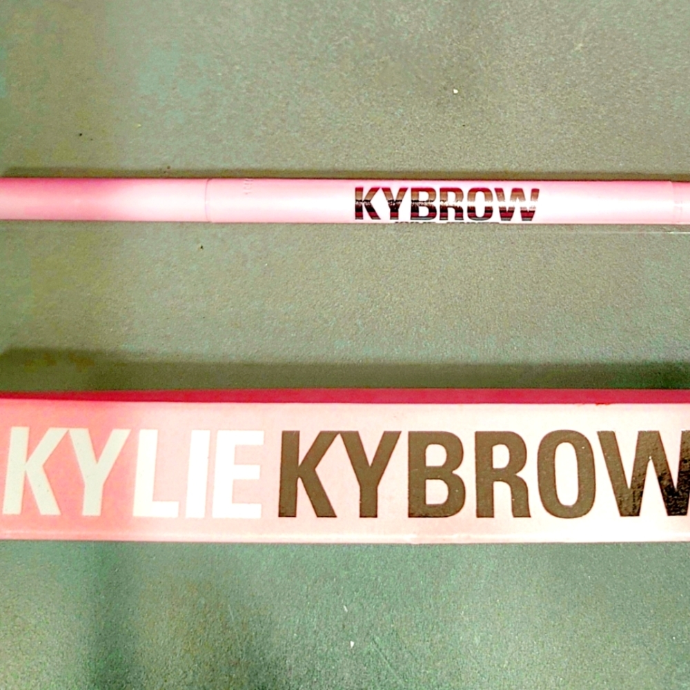 NEW! KYLIE JENNER Kybrow Pencil in 004 Medium Brown